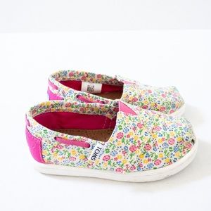 Kids Toms flowered pattern shoes (size 7)